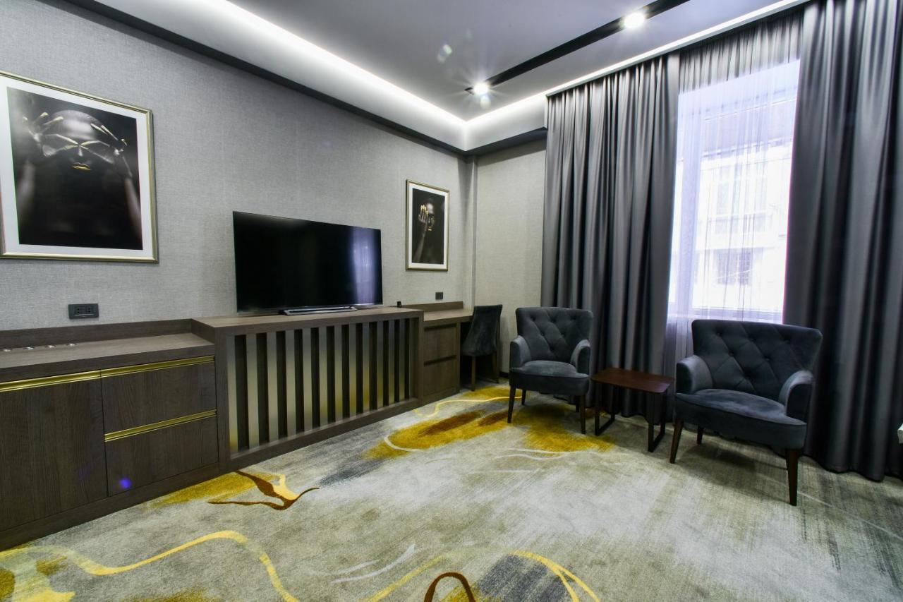 Bourbon Boutique Hotel Erivan Exterior foto