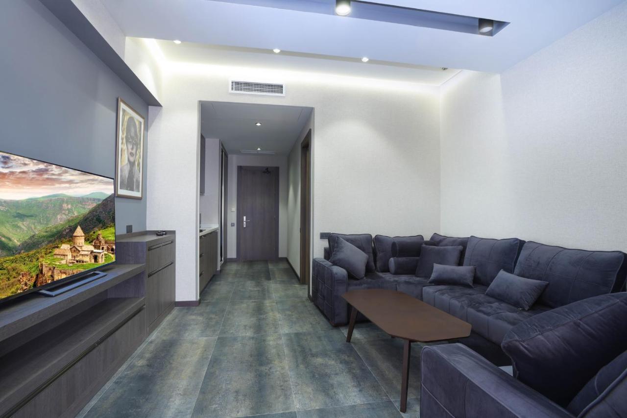 Bourbon Boutique Hotel Erivan Exterior foto