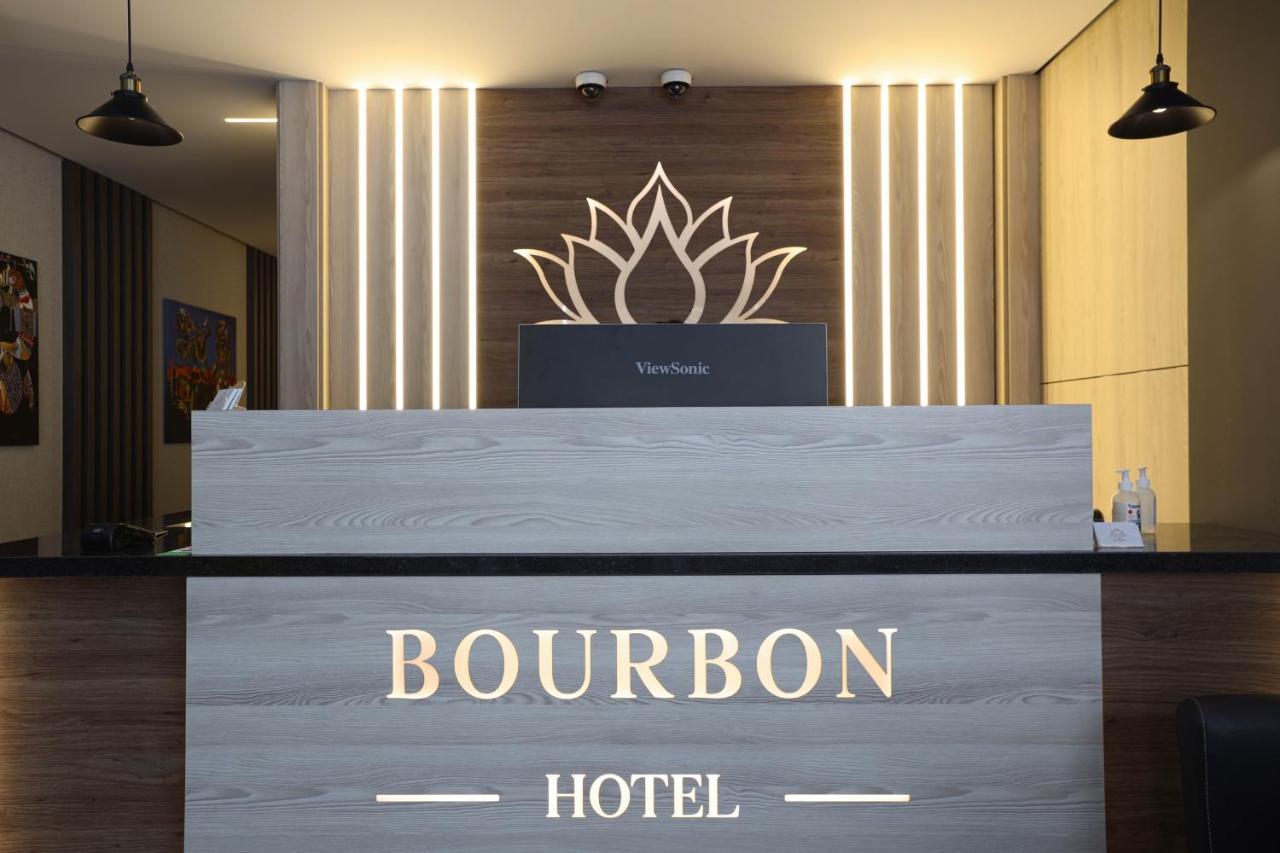 Bourbon Boutique Hotel Erivan Exterior foto